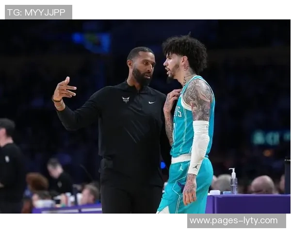 黄蜂主帅透露三球逐渐恢复训练状态期待尽快回归赛场 黄蜂主帅透露三球逐渐恢复训练状态期待尽快回归赛场